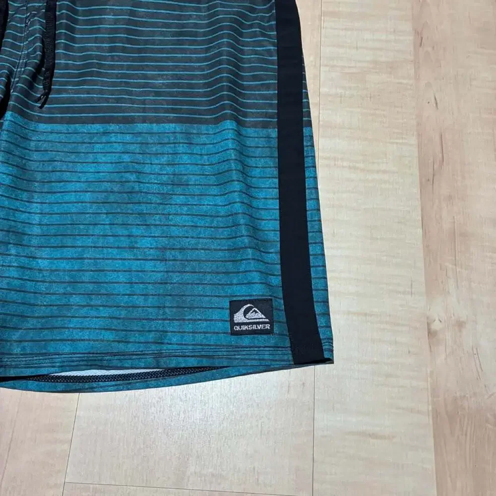 Quiksilver Striped Board Shorts Teal Black Surf Trunks Size 36